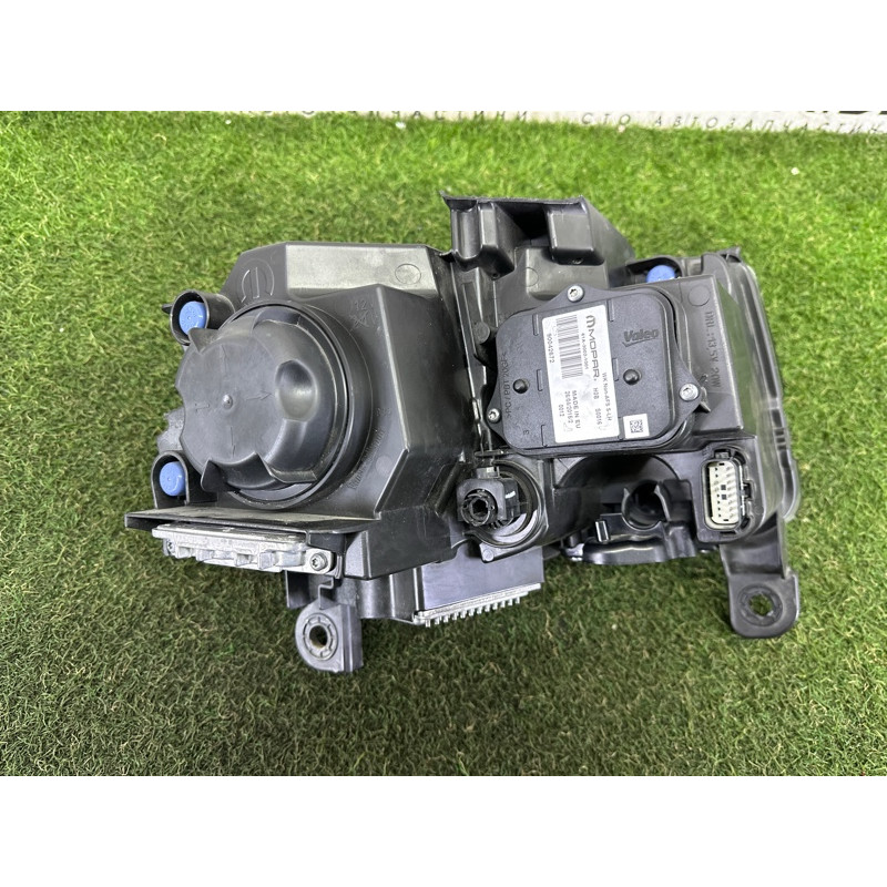 Фара (оптика) Jeep Grand Cherokee WK2 2015 5.7 HEMi 68111001AF