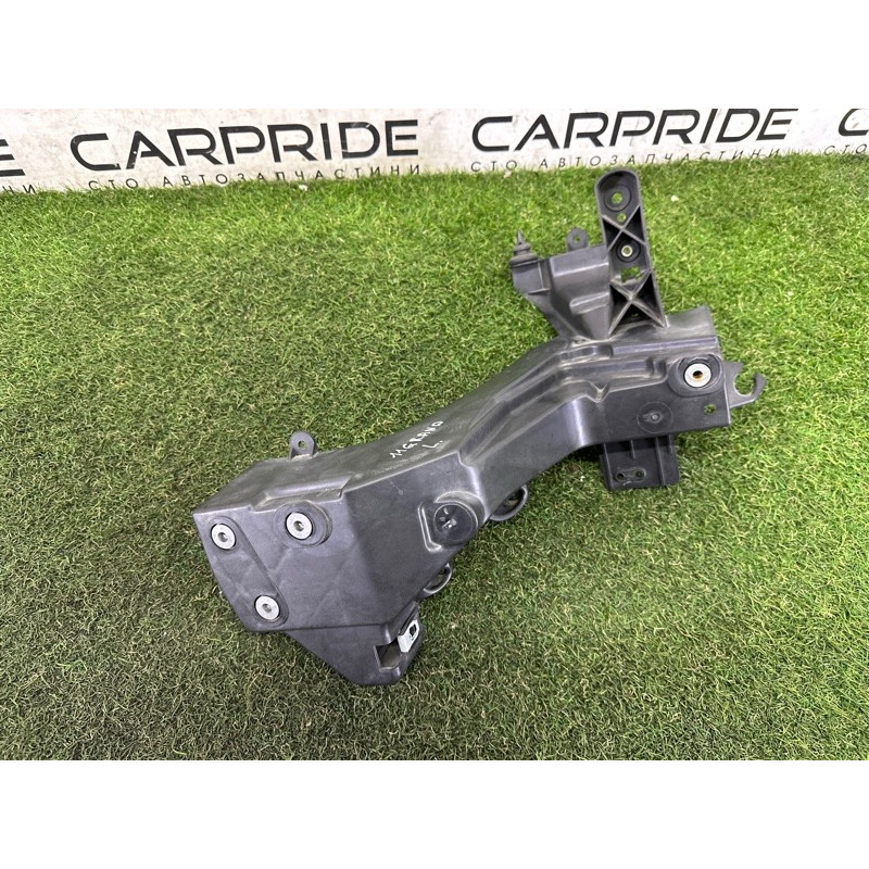 Кронштейн фары (кузов и элементы) Jeep Grand Cherokee WK2 2015 5.7 HEMi 68223399AA