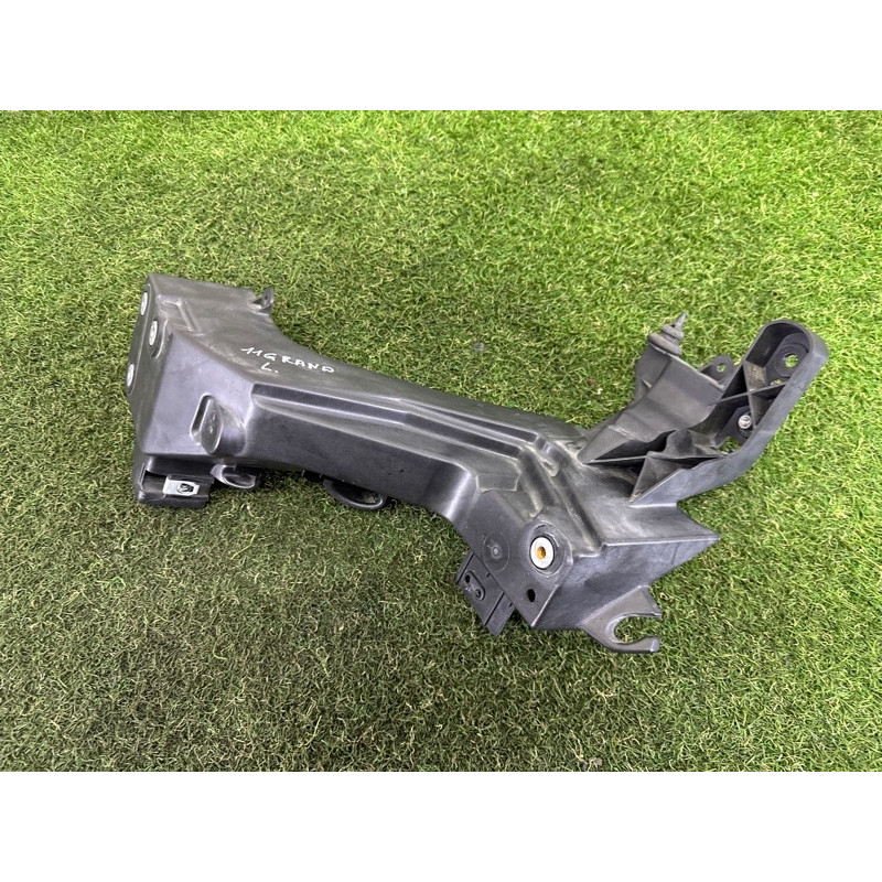 Кронштейн фары (кузов и элементы) Jeep Grand Cherokee WK2 2015 5.7 HEMi 68223399AA