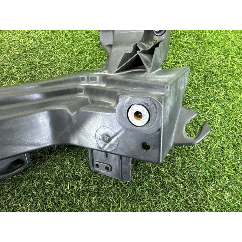 Кронштейн фары (кузов и элементы) Jeep Grand Cherokee WK2 2015 5.7 HEMi 68223399AA