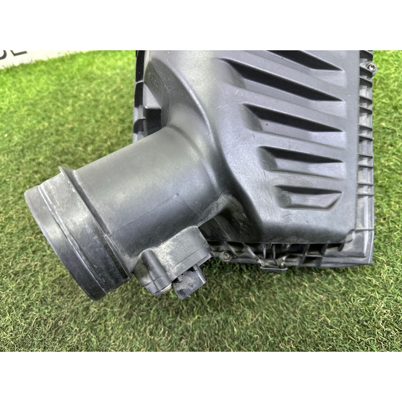 Корпус повітряного фільтра (подача палива) BMW X1 F48 2016 2.0 13717639749