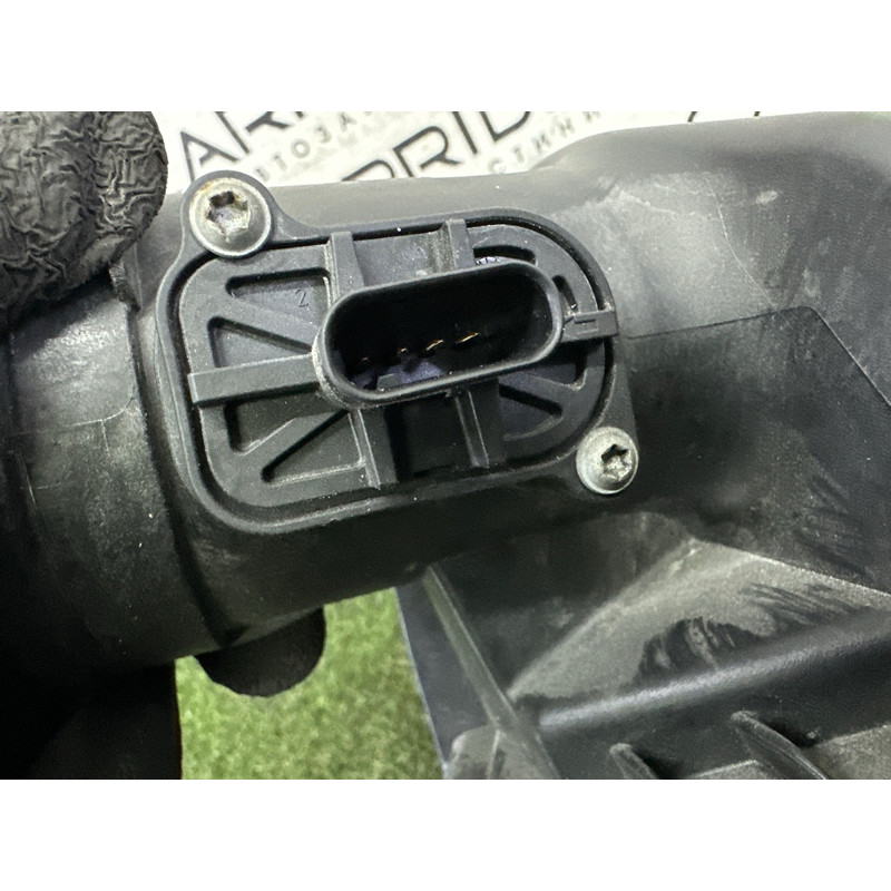 Корпус повітряного фільтра (подача палива) BMW X1 F48 2016 2.0 13717639749