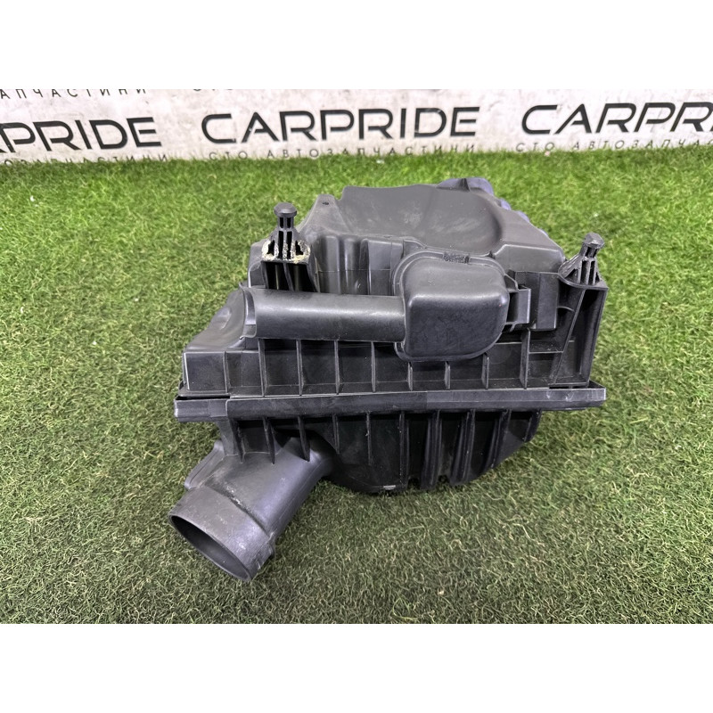 Корпус повітряного фільтра (подача палива) BMW X1 F48 2016 2.0 13717639749