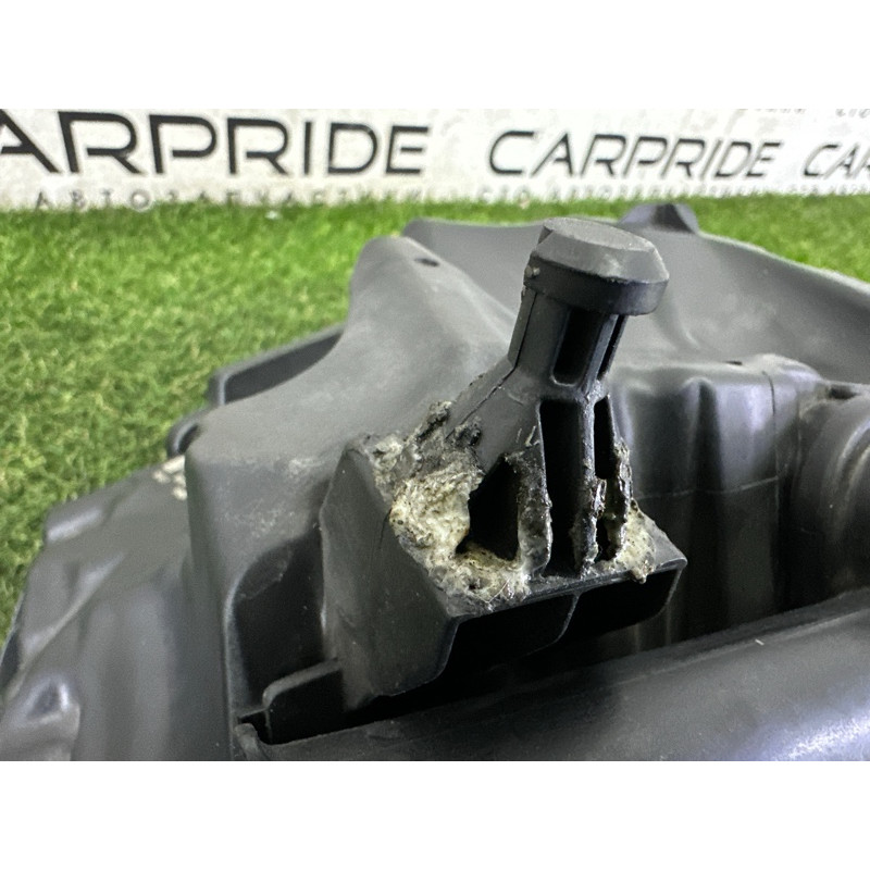 Корпус повітряного фільтра (подача палива) BMW X1 F48 2016 2.0 13717639749