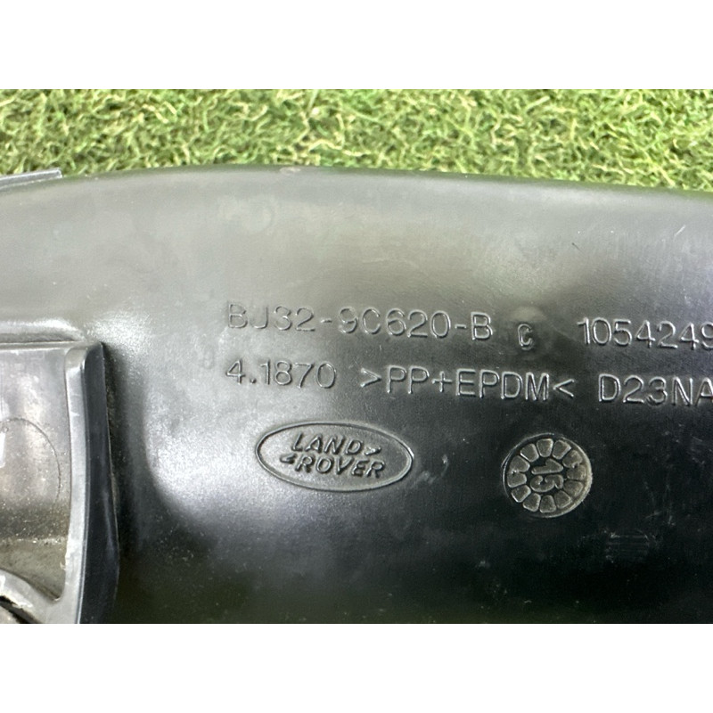Патрубок повітряного фільтра (впускная система) LAND ROVER Range Rover Evoque L538 2015 2.0 LR024307
