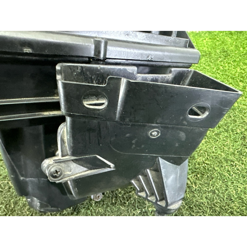 Корпус воздушного фильтра (впускная система) LAND ROVER Range Rover Evoque L538 2015 2.0 LR049780