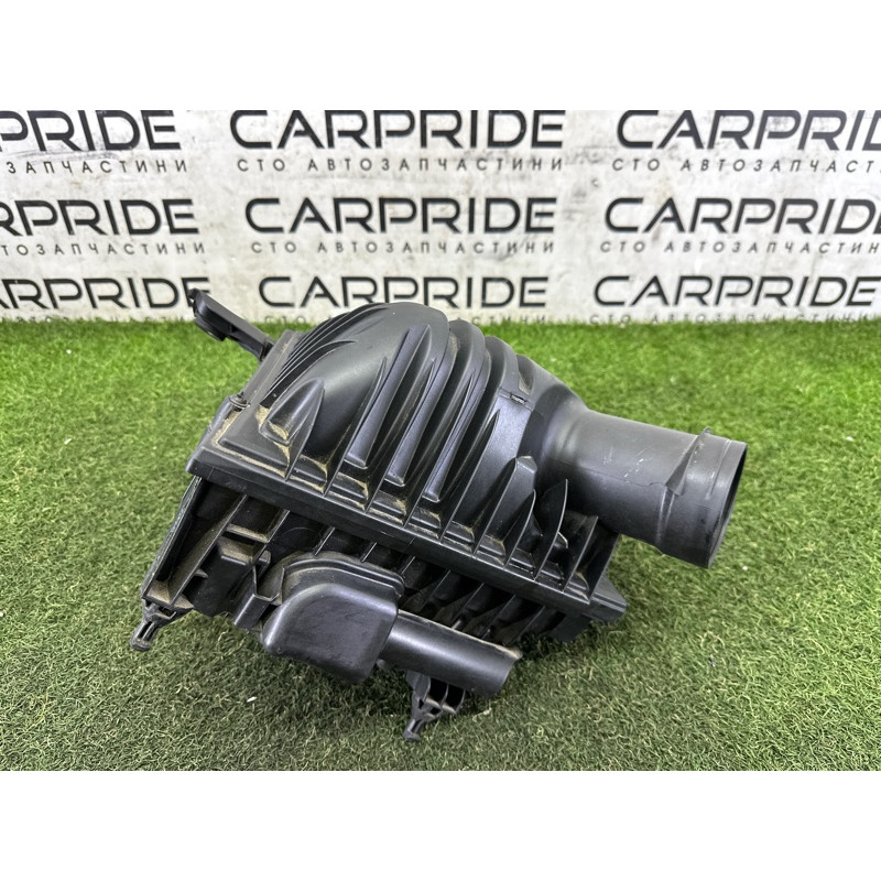 Корпус повітряного фільтра (подача палива) BMW X1 F48 2018 2.0 13717639749