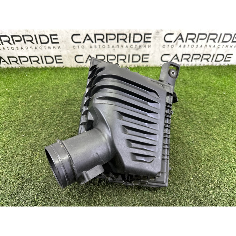 Корпус повітряного фільтра (подача палива) BMW X1 F48 2018 2.0 13717639749