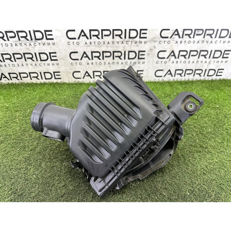 Корпус повітряного фільтра (подача палива) BMW X1 F48 2018 2.0 13717639749