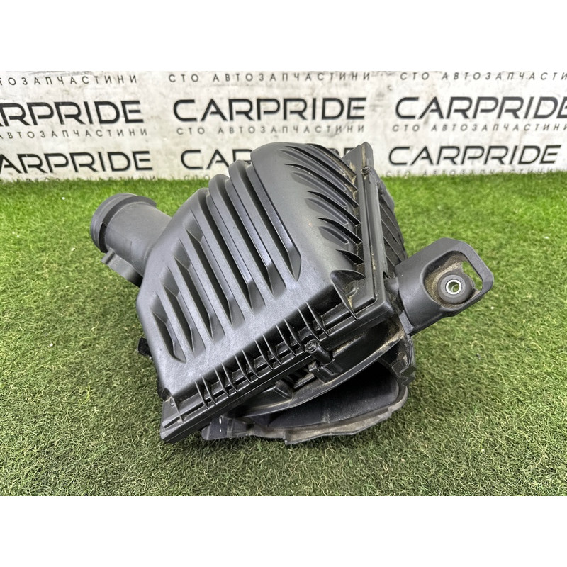 Корпус повітряного фільтра (подача палива) BMW X1 F48 2018 2.0 13717639749