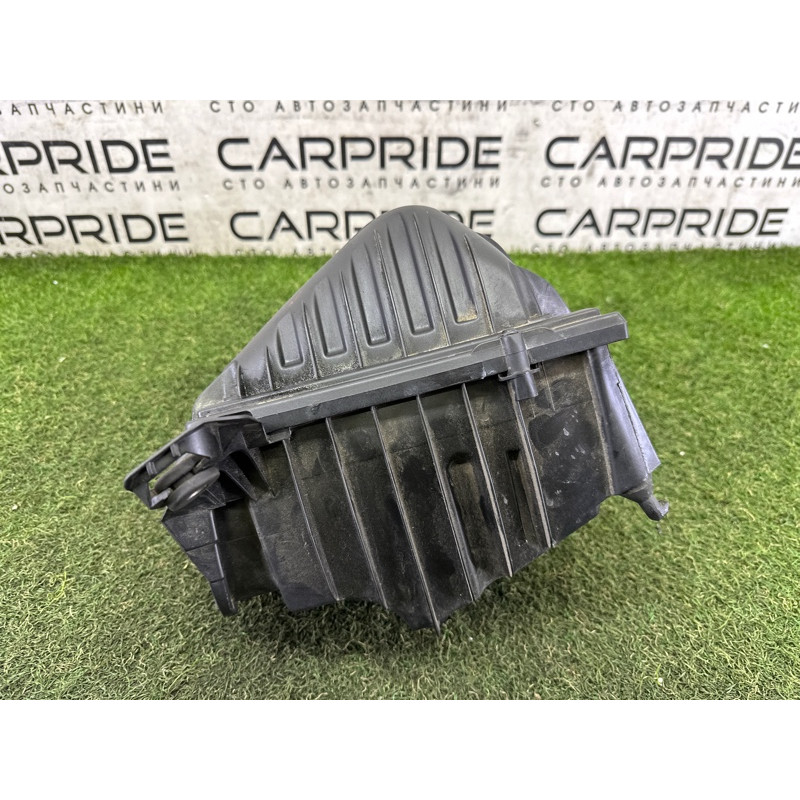 Корпус повітряного фільтра (подача палива) BMW X1 F48 2018 2.0 13717639749