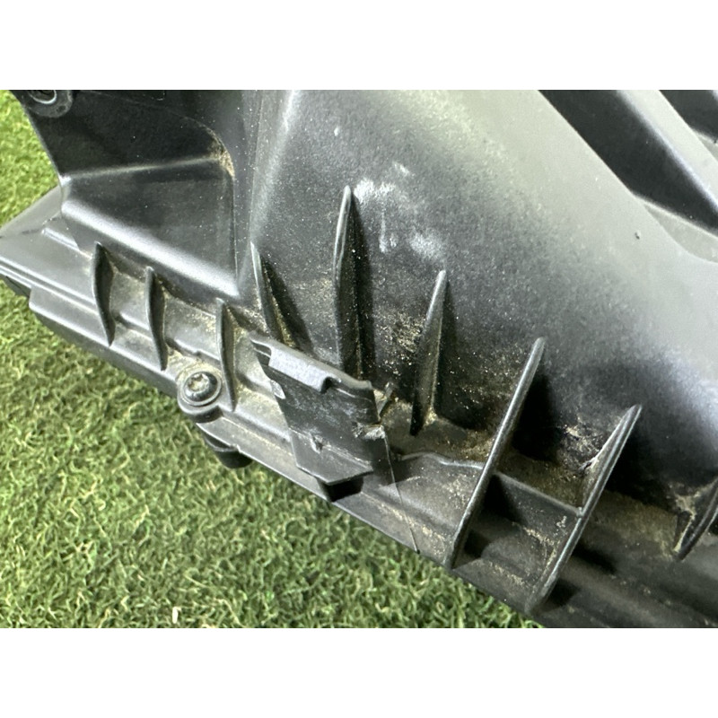 Корпус повітряного фільтра (подача палива) BMW X1 F48 2018 2.0 13717639749