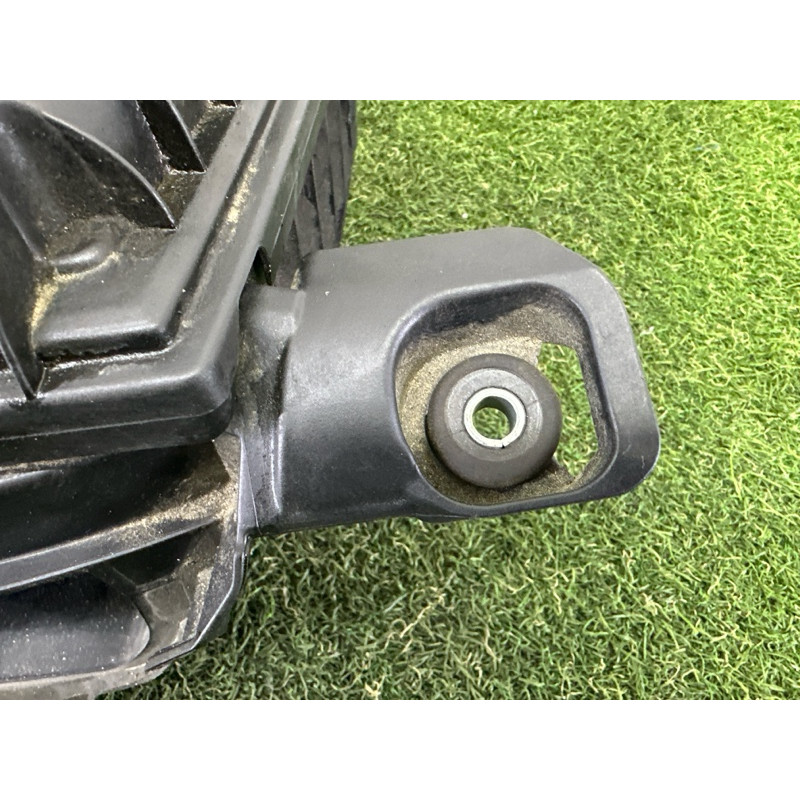 Корпус повітряного фільтра (подача палива) BMW X1 F48 2018 2.0 13717639749