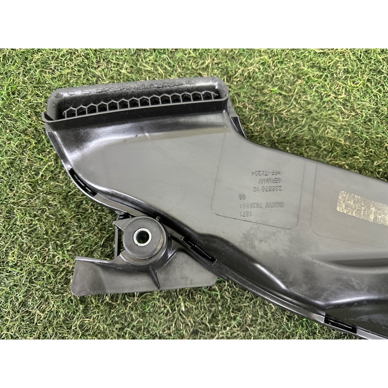Повітрозабірник (подача палива) BMW X1 F48 2016 2.0 13717626564
