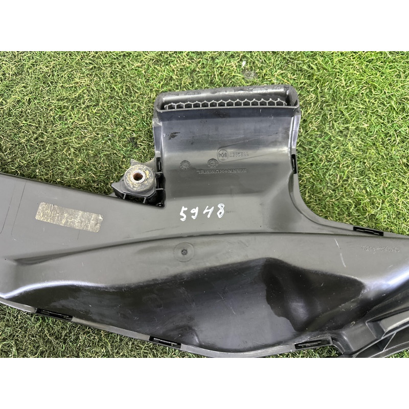 Повітрозабірник (подача палива) BMW X1 F48 2016 2.0 13717626564