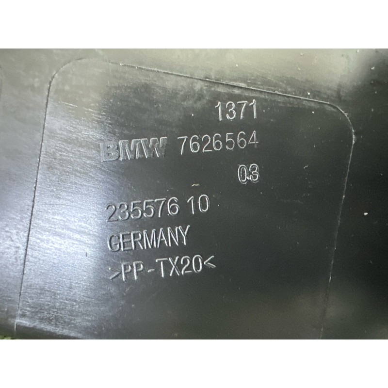 Повітрозабірник (подача палива) BMW X1 F48 2016 2.0 13717626564