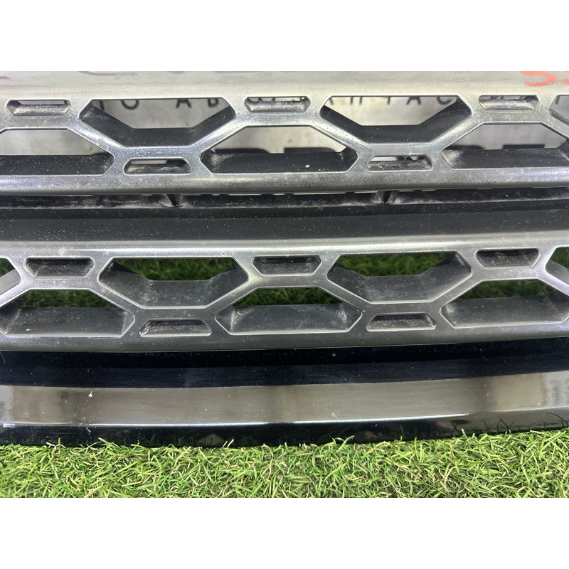 Решетка радиатора (наружные элементы кузова) LAND ROVER Discovery Sport L550 2016 2.0 LR061221