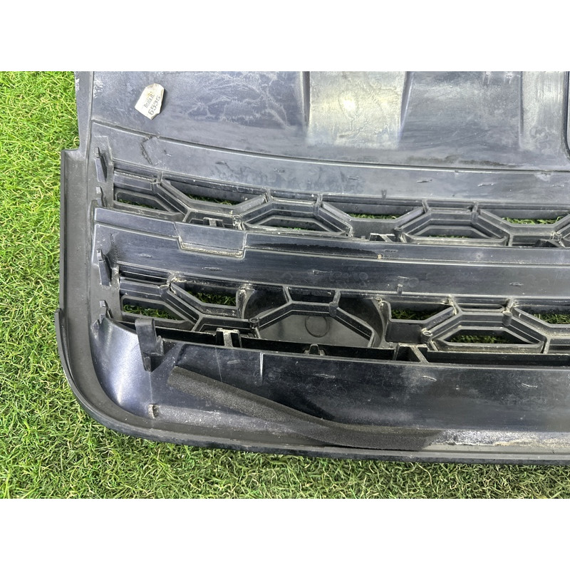 Решетка радиатора (наружные элементы кузова) LAND ROVER Discovery Sport L550 2016 2.0 LR061221