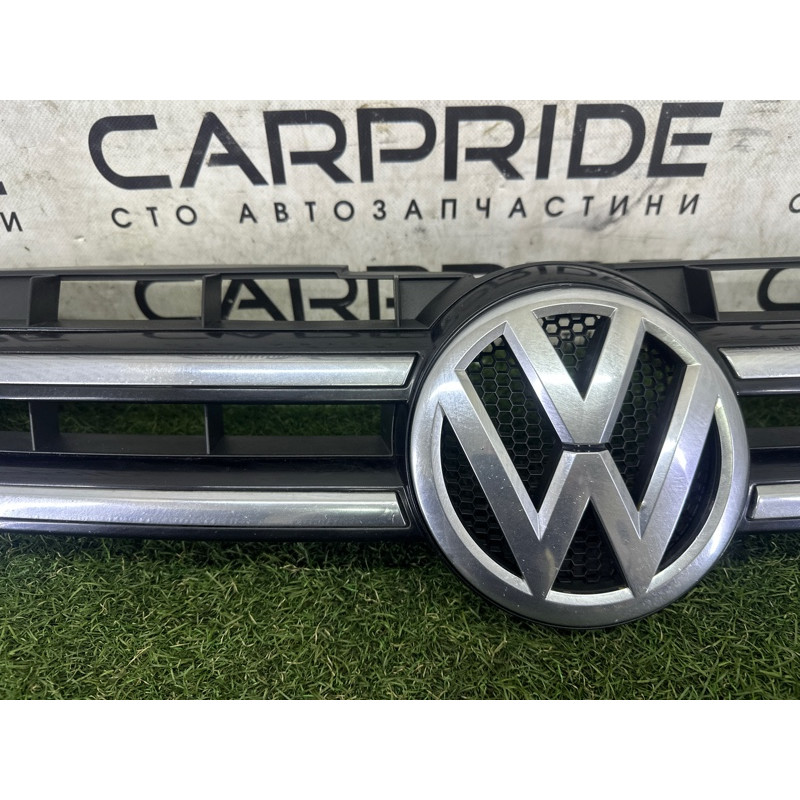 Решітка радіатора (зовнішні елементи кузова) Volkswagen Touareg NF 2013 3.6 CGRA 7P6853651AZLL