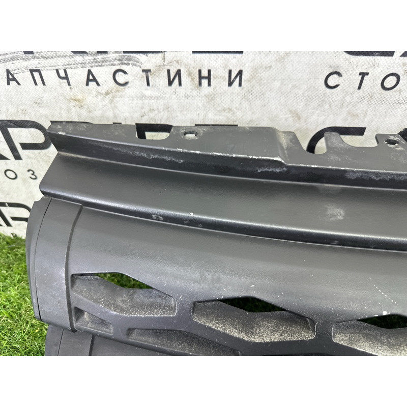 Решетка радиатора (наружные элементы кузова) LAND ROVER Range Rover Evoque L538 2015 2.0 LR072083