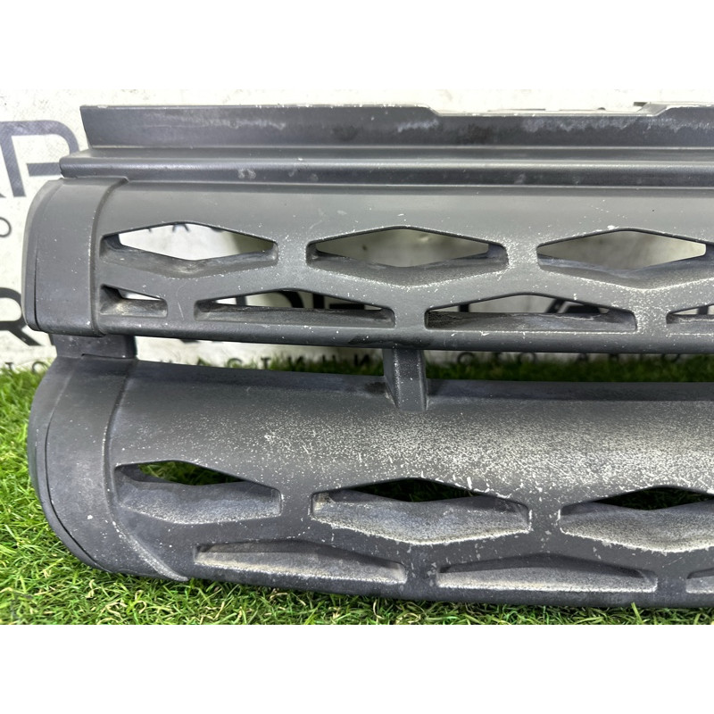Решетка радиатора (наружные элементы кузова) LAND ROVER Range Rover Evoque L538 2015 2.0 LR072083