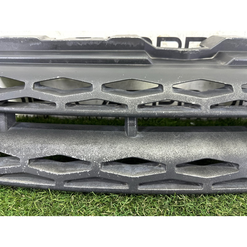 Решетка радиатора (наружные элементы кузова) LAND ROVER Range Rover Evoque L538 2015 2.0 LR072083