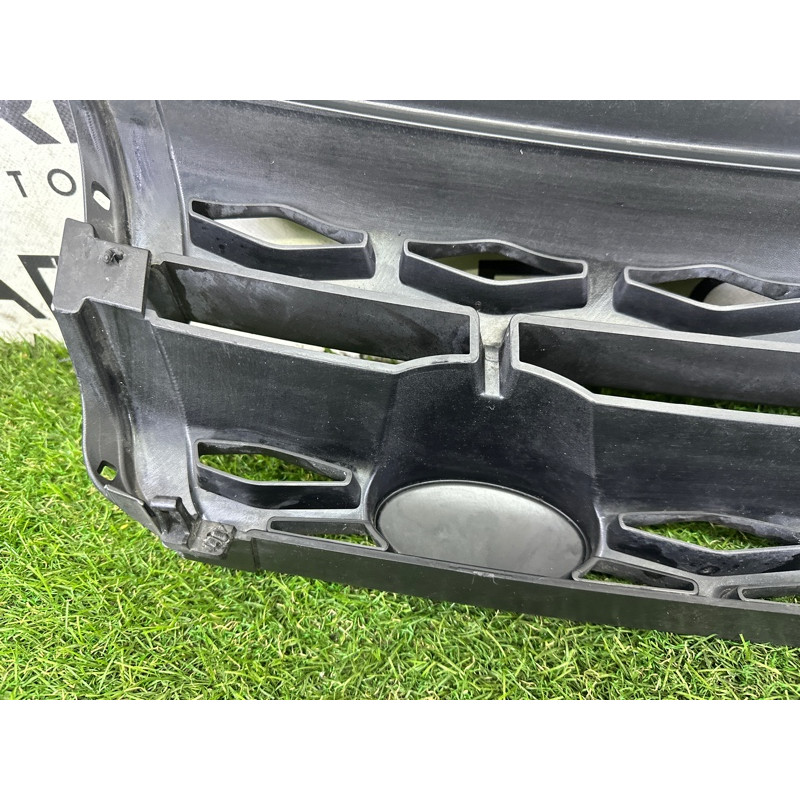 Решетка радиатора (наружные элементы кузова) LAND ROVER Range Rover Evoque L538 2015 2.0 LR072083