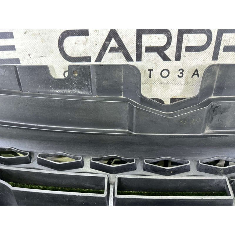 Решетка радиатора (наружные элементы кузова) LAND ROVER Range Rover Evoque L538 2015 2.0 LR072083