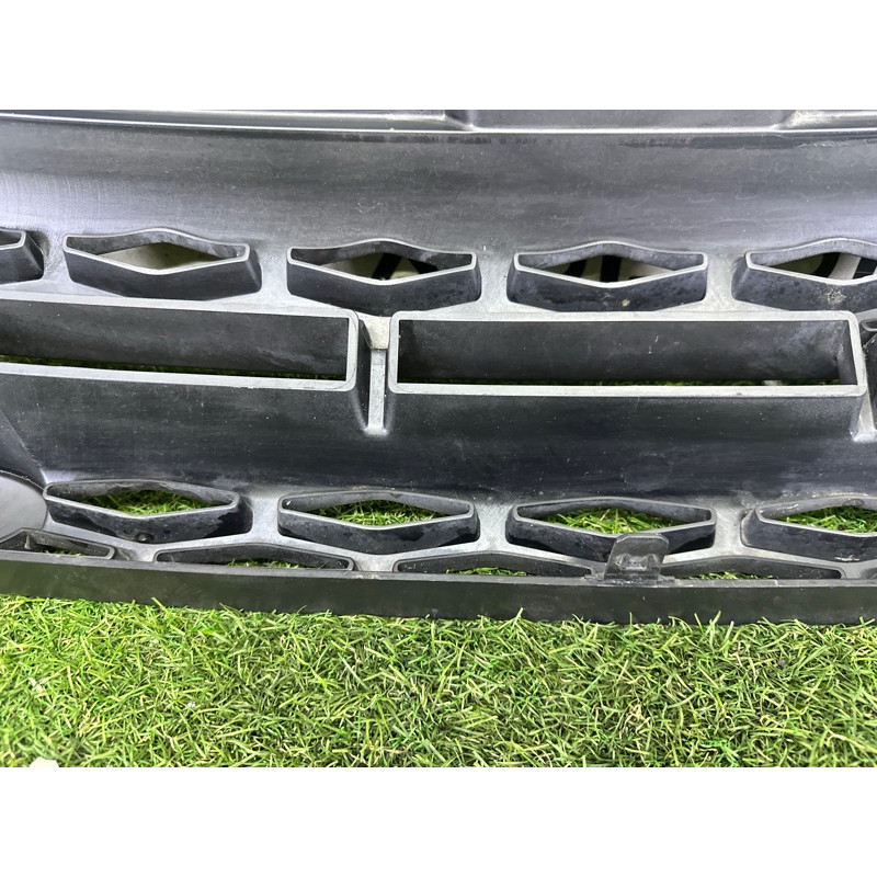 Решетка радиатора (наружные элементы кузова) LAND ROVER Range Rover Evoque L538 2015 2.0 LR072083