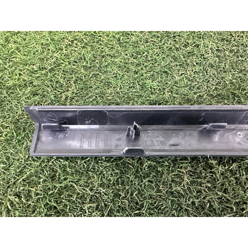 Зовнішній молдинг дверки (кузов и элементы) LAND ROVER Range Rover L405 2014 5.0 LR038857