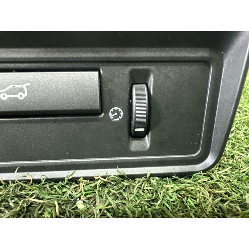 Кнопка открывания крышки багажника (электрика / кнопки) LAND ROVER Range Rover Evoque L538 2015 2.0 LR025943