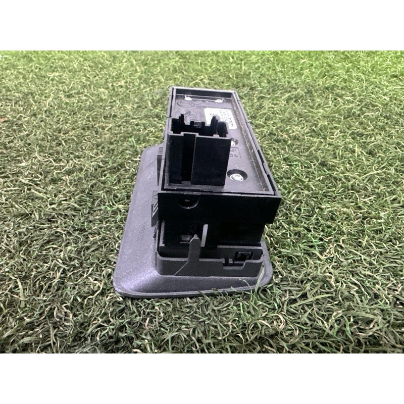 Кнопка открывания крышки багажника (электрика / кнопки) LAND ROVER Range Rover Evoque L538 2015 2.0 LR025943