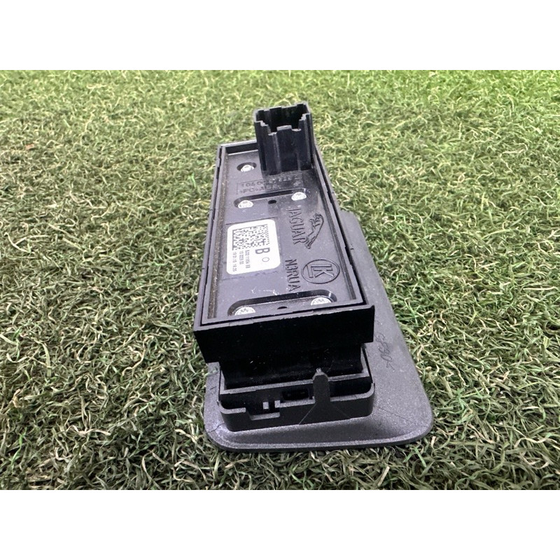 Кнопка открывания крышки багажника (электрика / кнопки) LAND ROVER Range Rover Evoque L538 2015 2.0 LR025943