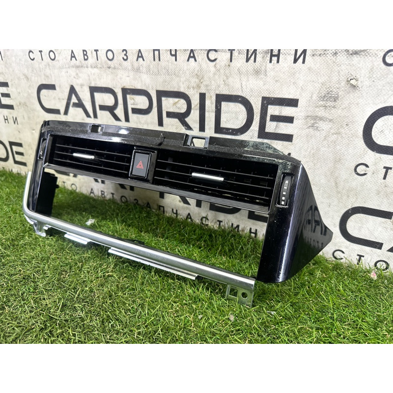 Центральний дефлектор салону (салон) Nissan Rogue T33 2021 2.5 687506RB0A