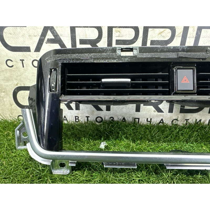 Центральний дефлектор салону (салон) Nissan Rogue T33 2021 2.5 687506RB0A