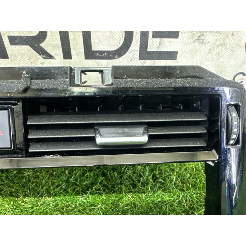 Центральний дефлектор салону (салон) Nissan Rogue T33 2021 2.5 687506RB0A