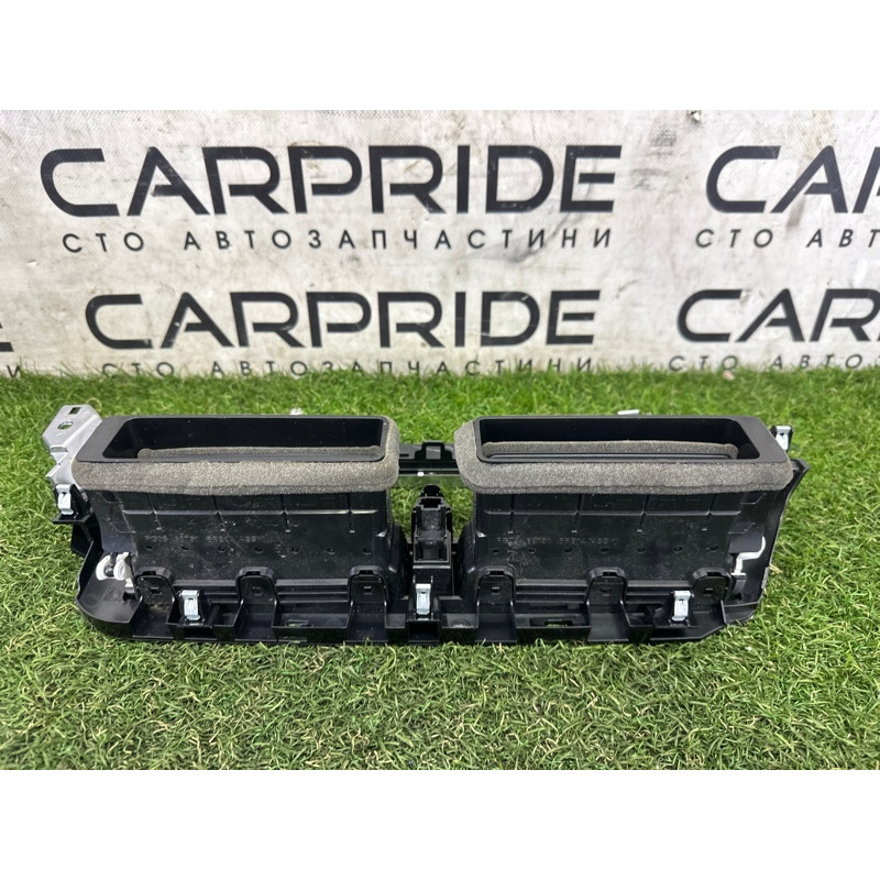 Центральний дефлектор салону (салон) Nissan Rogue T33 2021 2.5 687506RB0A