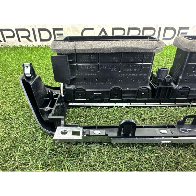 Центральний дефлектор салону (салон) Nissan Rogue T33 2021 2.5 687506RB0A
