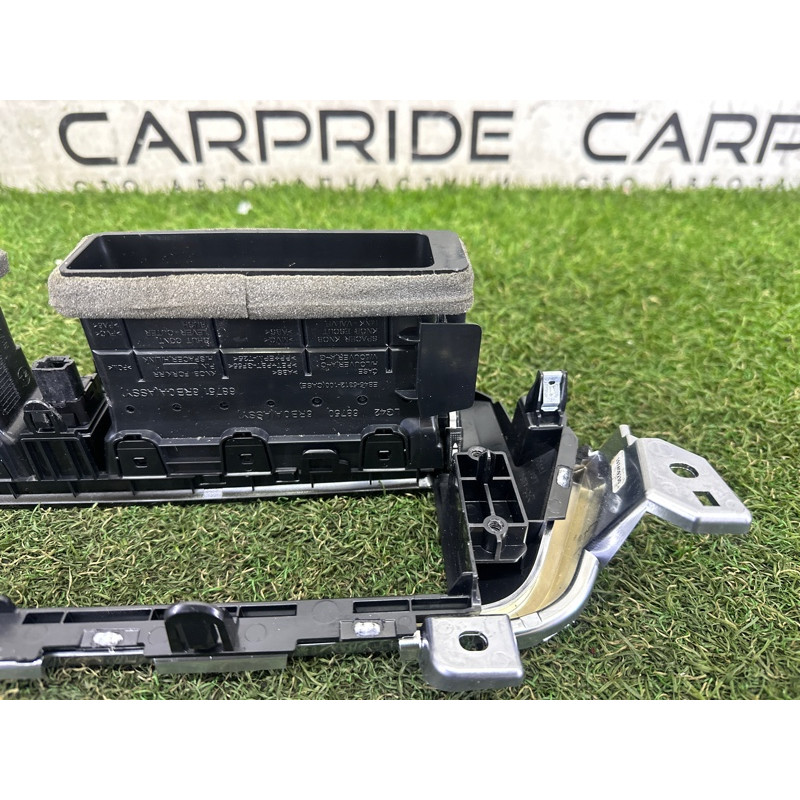 Центральний дефлектор салону (салон) Nissan Rogue T33 2021 2.5 687506RB0A