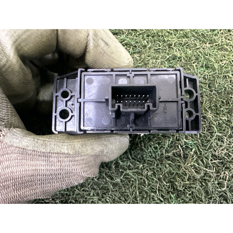 Кнопка стоянкового гальма (електрика / кнопки) Nissan Rogue T33 2021 2.5 251756RA0A