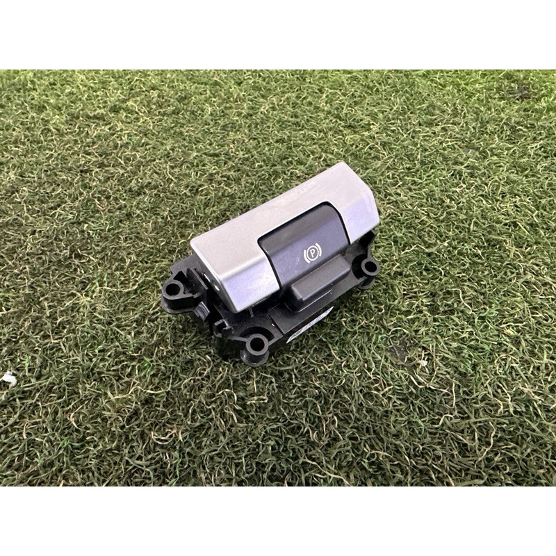 Кнопка стоянкового гальма (электрика / кнопки) LAND ROVER Discovery Sport L550 2016 2.0 LR060857
