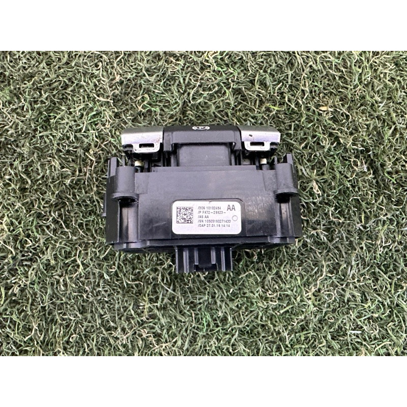 Кнопка стоянкового гальма (электрика / кнопки) LAND ROVER Discovery Sport L550 2016 2.0 LR060857