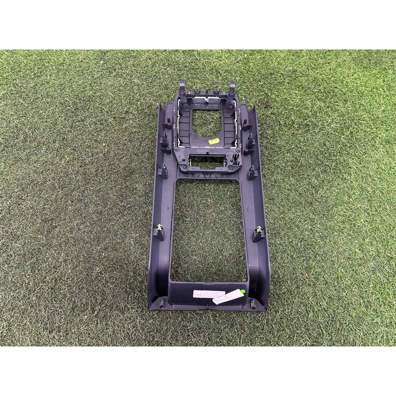 Накладка центральної консолі (салон) LAND ROVER Discovery Sport L550 2016 2.0 LR072473