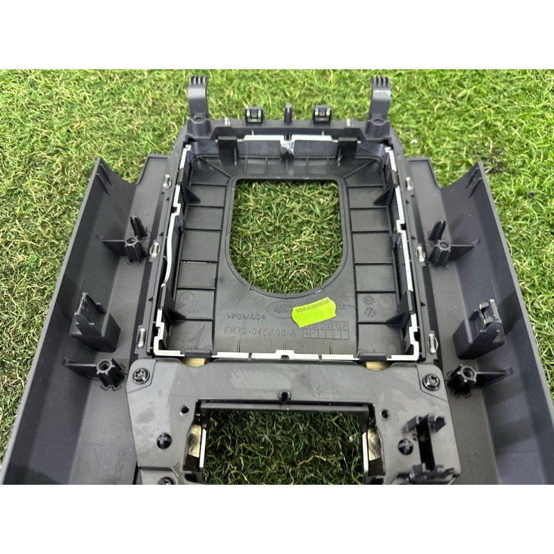Накладка центральної консолі (салон) LAND ROVER Discovery Sport L550 2016 2.0 LR072473