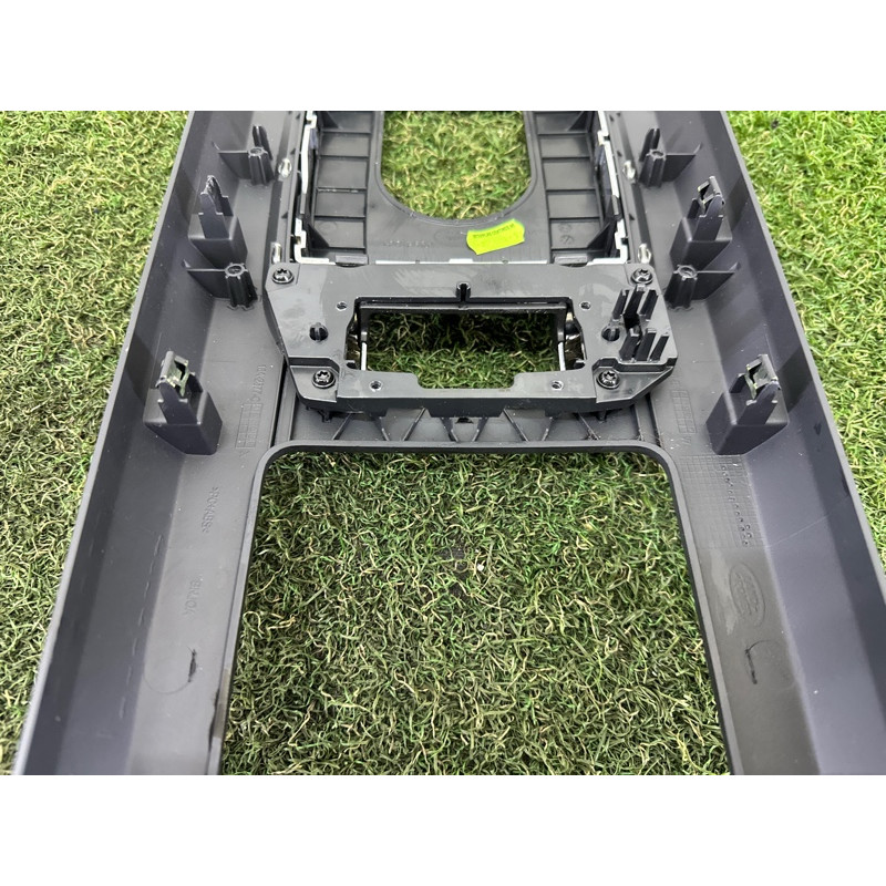 Накладка центральної консолі (салон) LAND ROVER Discovery Sport L550 2016 2.0 LR072473