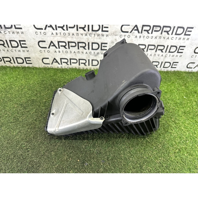 Корпус повітряного фільтра (подача палива) Volkswagen Touareg NF 2011 3.6 7P6129607Q