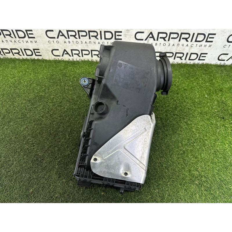 Корпус повітряного фільтра (подача палива) Volkswagen Touareg NF 2011 3.6 7P6129607Q