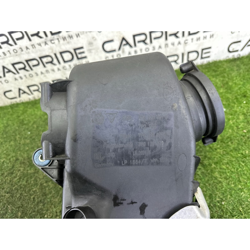 Корпус повітряного фільтра (подача палива) Volkswagen Touareg NF 2011 3.6 7P6129607Q