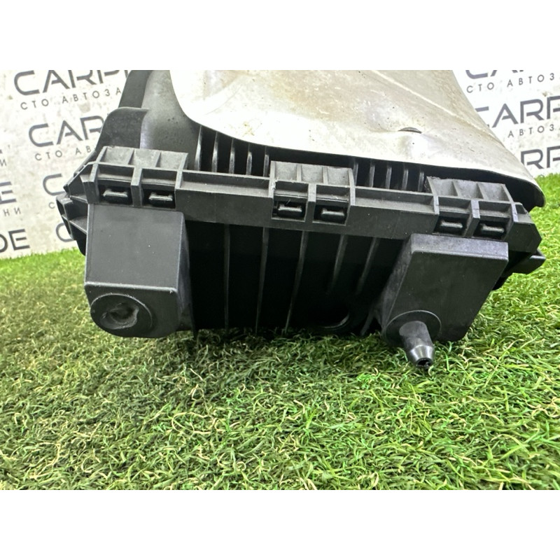 Корпус повітряного фільтра (подача палива) Volkswagen Touareg NF 2011 3.6 7P6129607Q