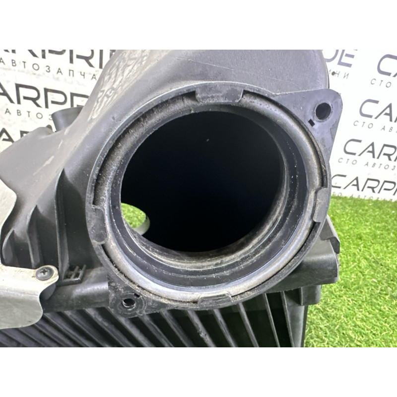 Корпус повітряного фільтра (подача палива) Volkswagen Touareg NF 2011 3.6 7P6129607Q